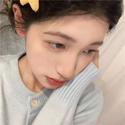 蓝色牛仔裤芬兰小姐